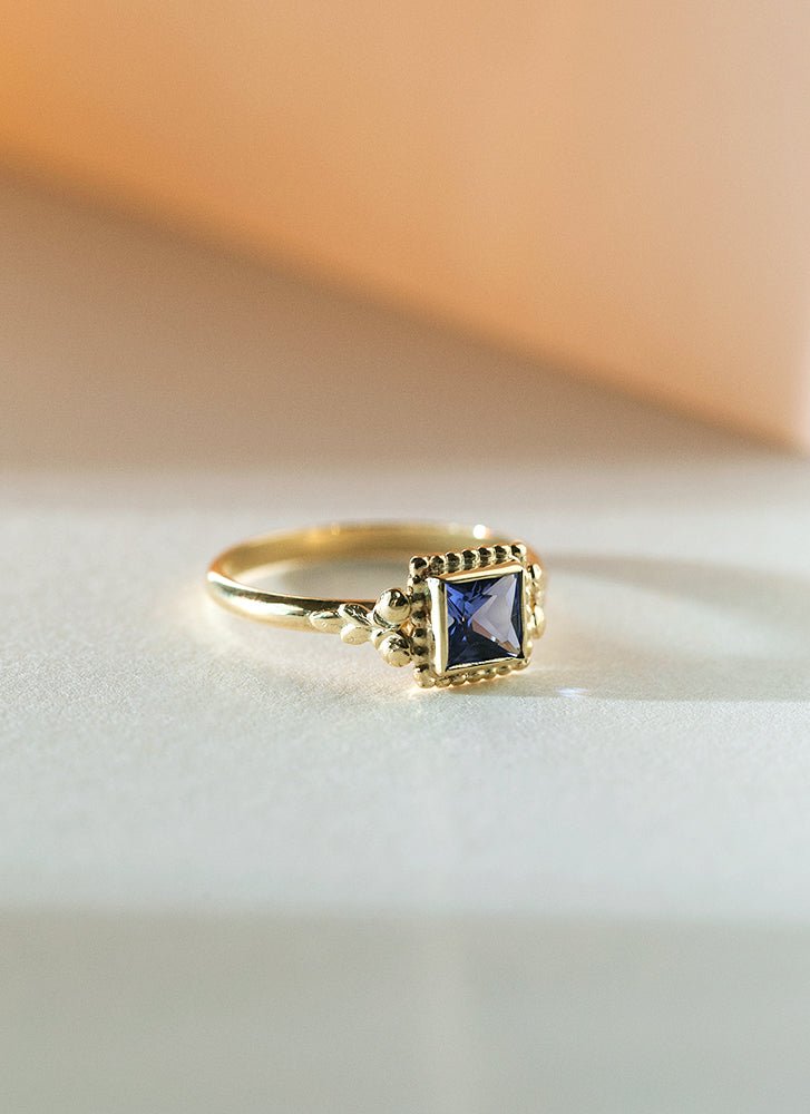 Sutton amethyst pendant 14k gold - Studio Kroewe
