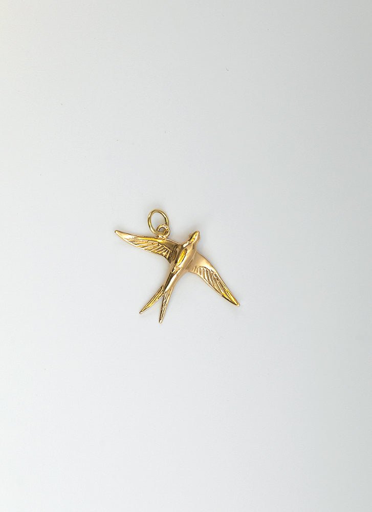 Swallow charm 14k gold - Studio Kroewe