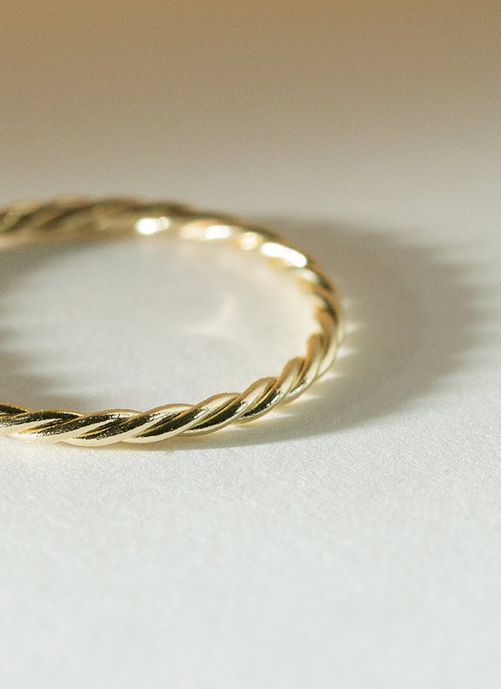 Torsion stacking ring thin and thick 14k gold - Studio Kroewe