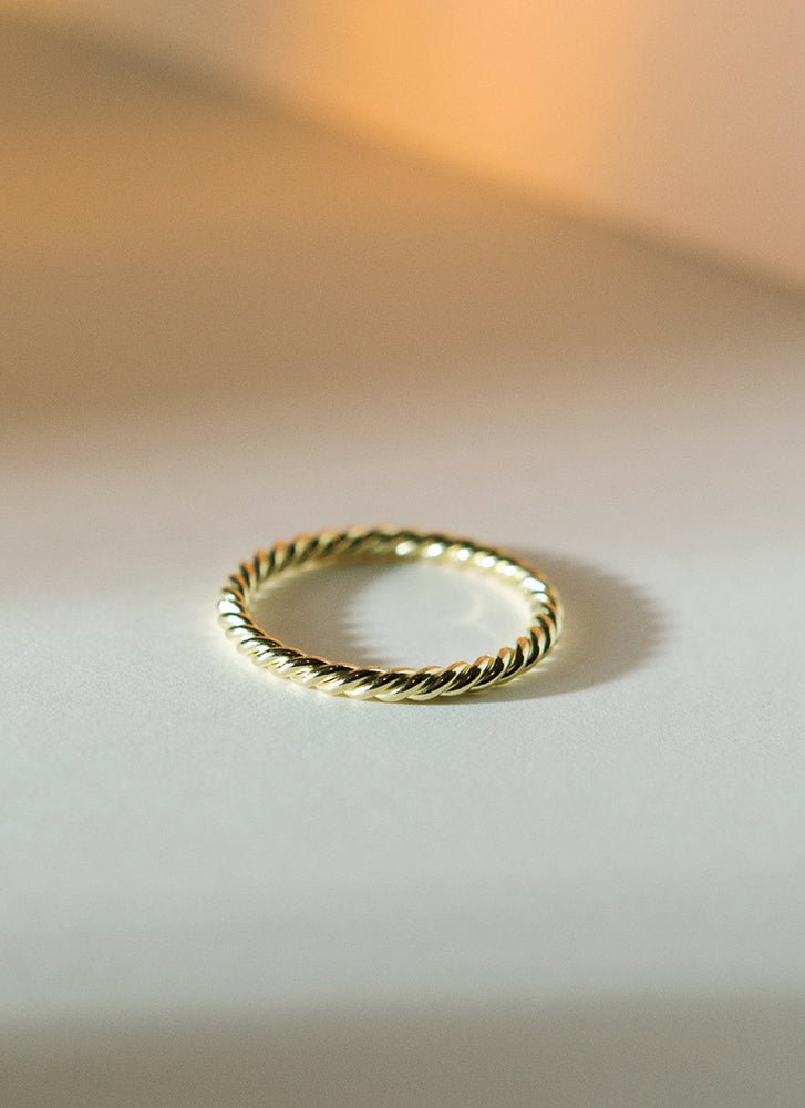Torsion stacking ring thin and thick 14k gold - Studio Kroewe