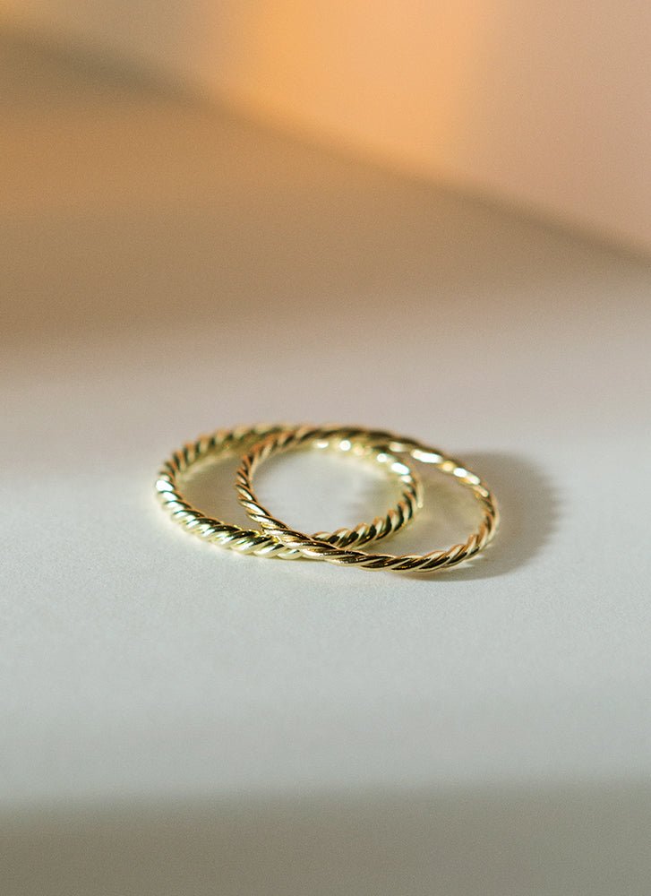 Torsion stacking ring thin and thick 14k gold - Studio Kroewe