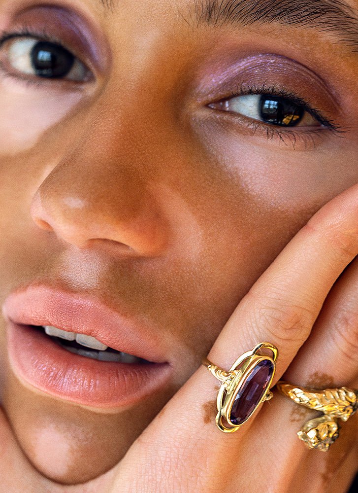 Goldie signet ring 14k gold - Studio Kroewe