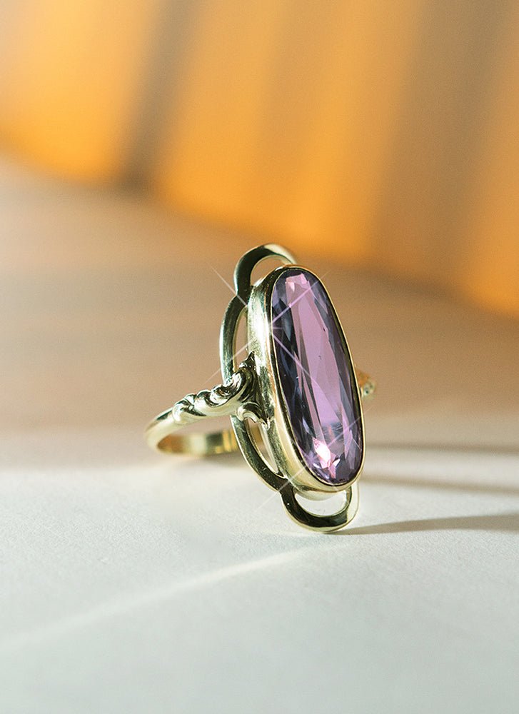 Goldie signet ring 14k gold - Studio Kroewe