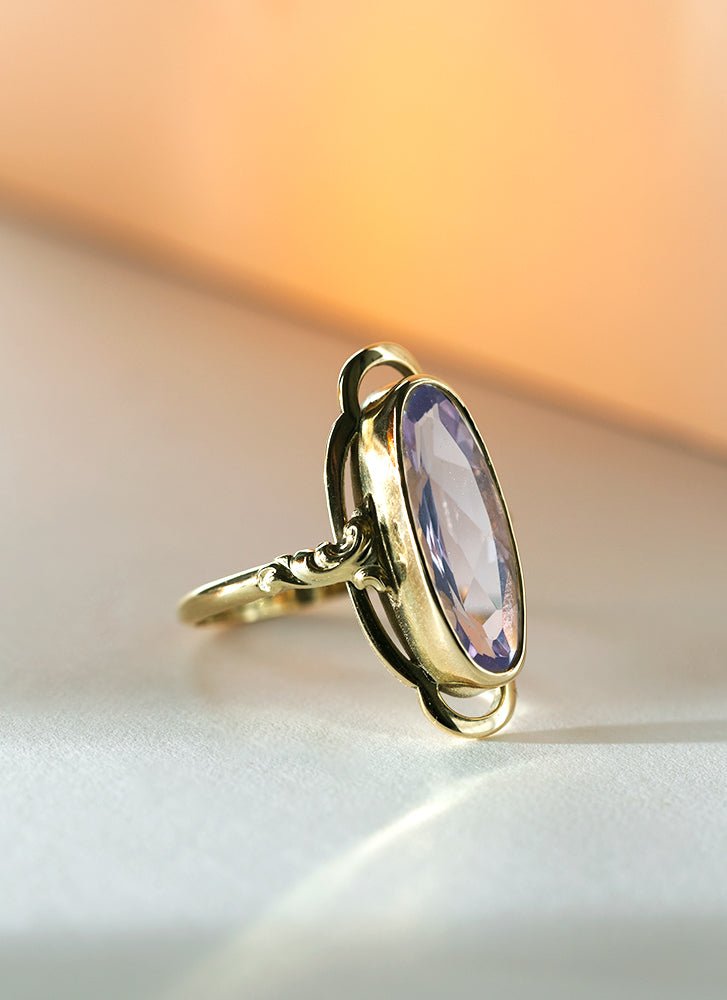 Goldie signet ring 14k gold - Studio Kroewe
